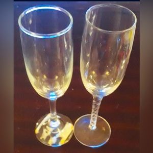 02 Champagne Glasses.